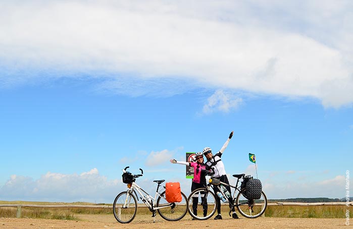 004-NAM-foto-1-casal-deserto-bike