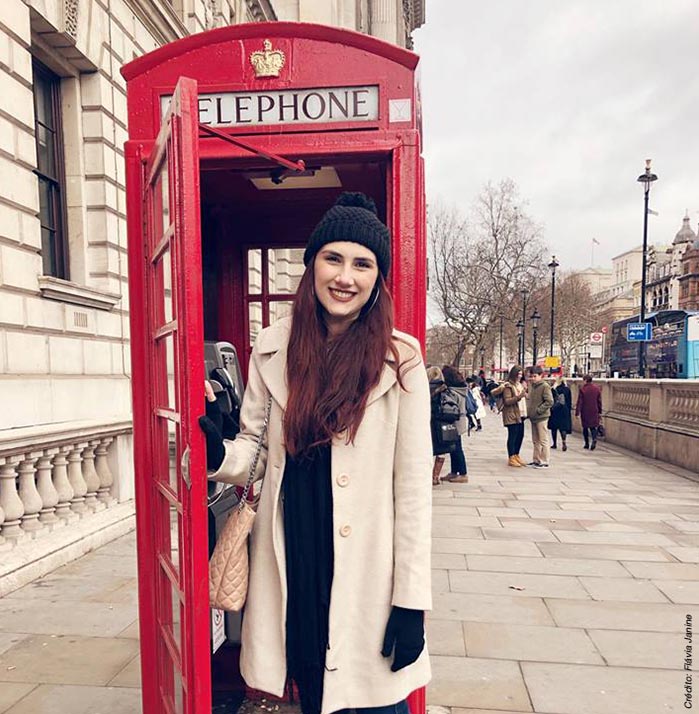 011-trab-foto-1-londres-telefone-vermelho